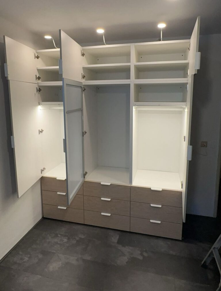 Complete PLATSA‑combinatie met meerdere modules, netjes afgewerkt en veilig gemonteerd.